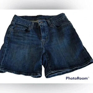 Levi’s Women’s shorts size 29. Medium wash. EUC. Waist to leg opening is 16”